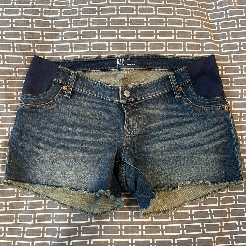 Gap Maternity Jean Shorts - Size 4 (26) - like new!